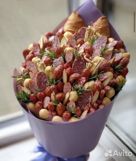Съедобный букет мужчине из раков колбасный