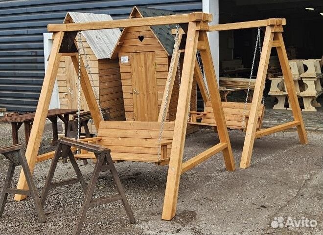 Деревянная качеля