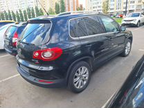 Volkswagen Tiguan 2.0 AT, 2010, 210 000 км, с пробегом, цена 960 000 руб.