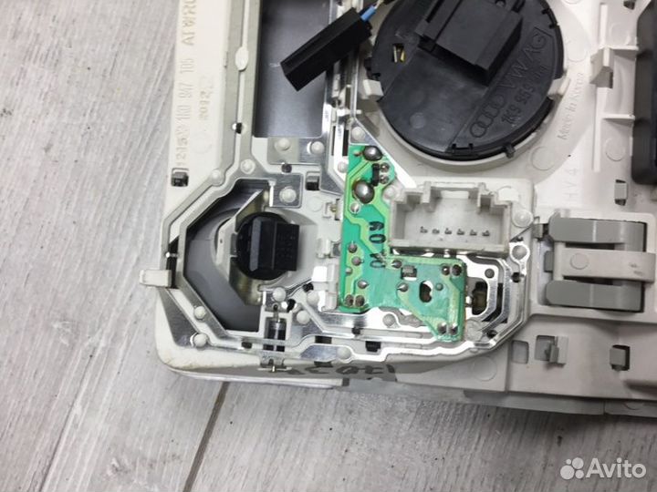 Плафон подсветки салона Volkswagen Passat