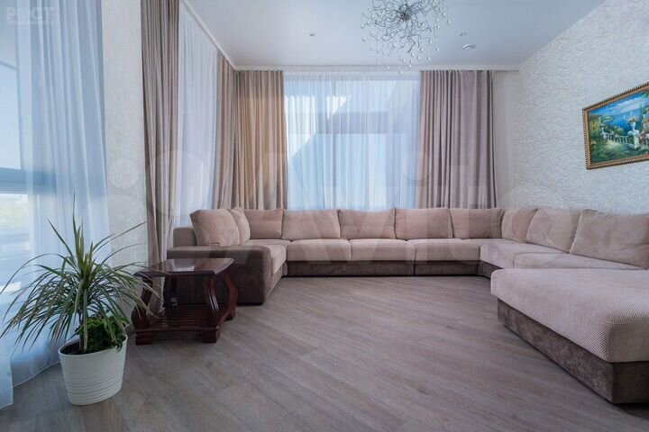 Коттедж 280 м² на участке 7 сот.