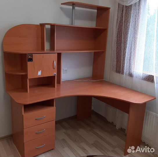 Письменный стол
