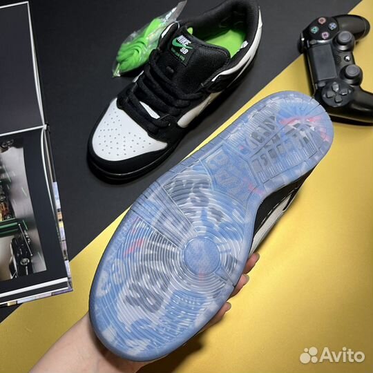 Nike SB Dunk Low Pigeon