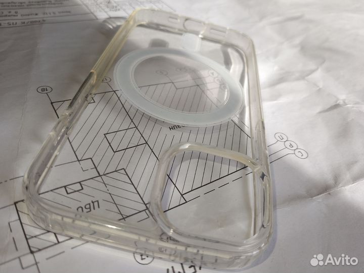 Защитный чехол на iPhonе 12