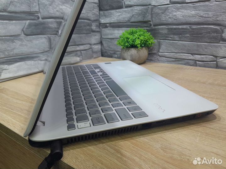 M.18476 Sony 21,8 Ghz/4GB/500GB/GT740M