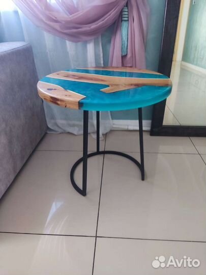 Журнальный стол с эпоксидной смолой