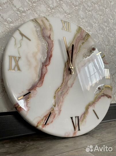 Часы настенные из эпоксидной смолы ручной работы