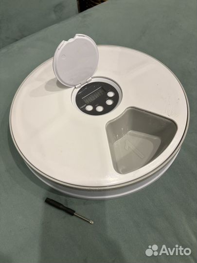 Автоматическая кормушка для животных