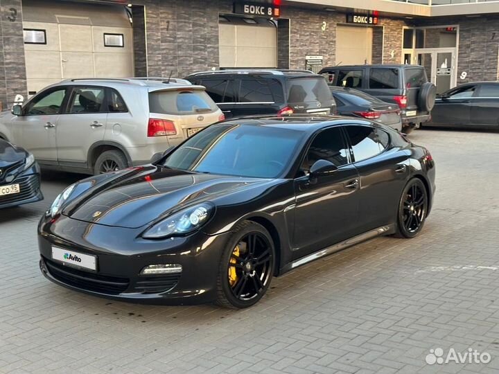 Porsche Panamera 4, 2010