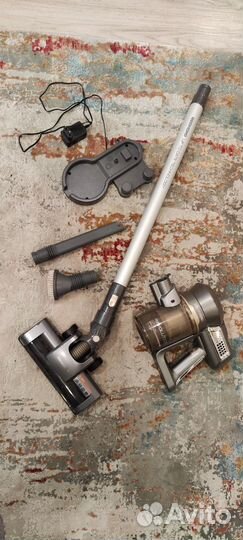 Беспроводной пылесос Redmond RV-UR381