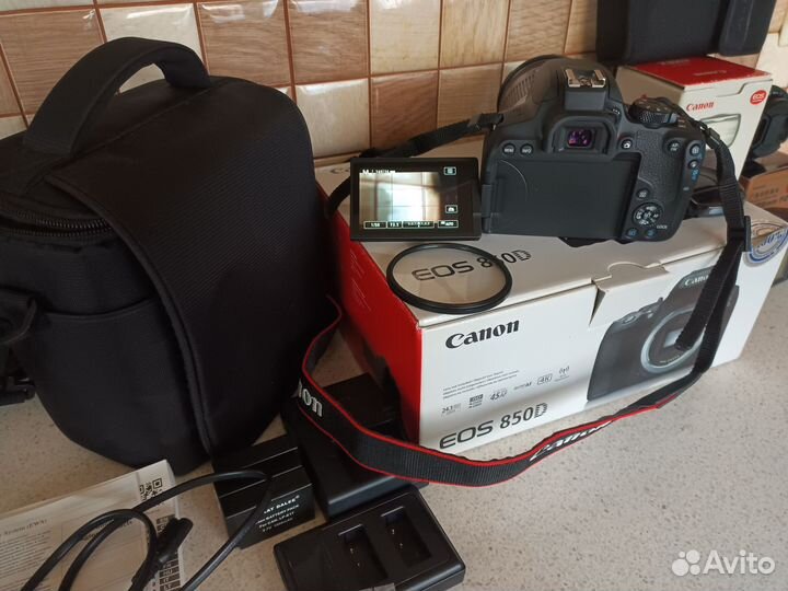 Зеркальный фотоаппарат canon 850D