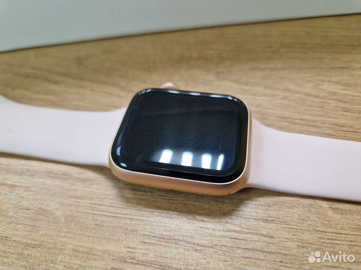 Смарт-часы Apple Watch Series 5 40mm