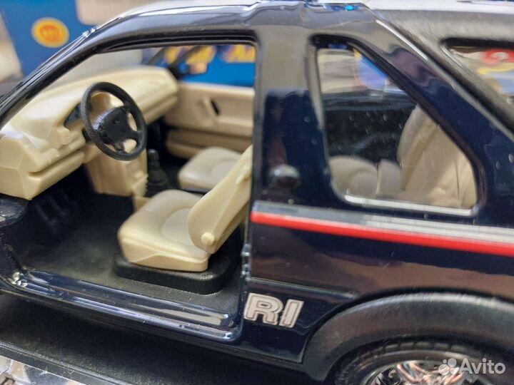 Коллекционная модель Freelander Carabinieri 1:24