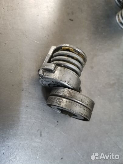 Натяжитель приводного ремня VAG 1,4TSI 03C145299Q