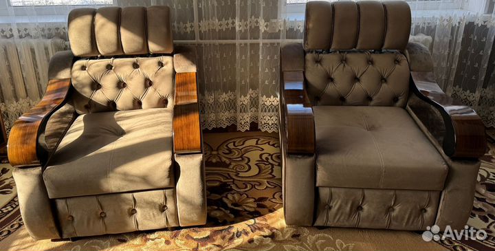 Угловой диван и 2 кресла