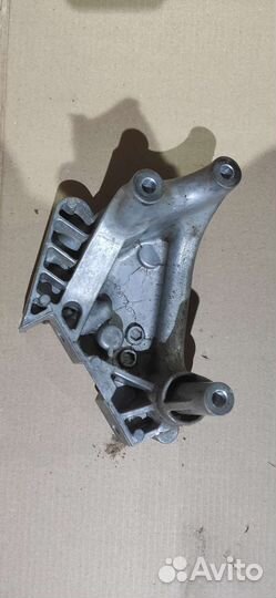 Кронштейн двигателя Volkswagen Tiguan 2