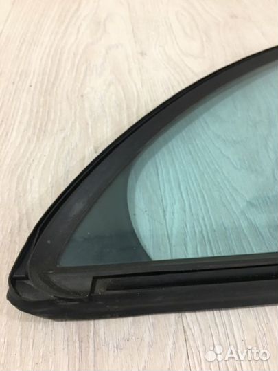 Форточка двери задняя правая Mercedes Benz E300