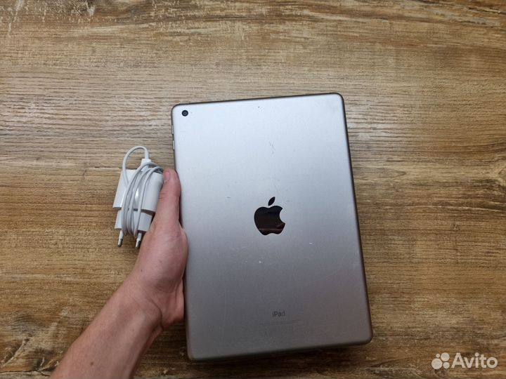 iPad 5 2017 32gb серый