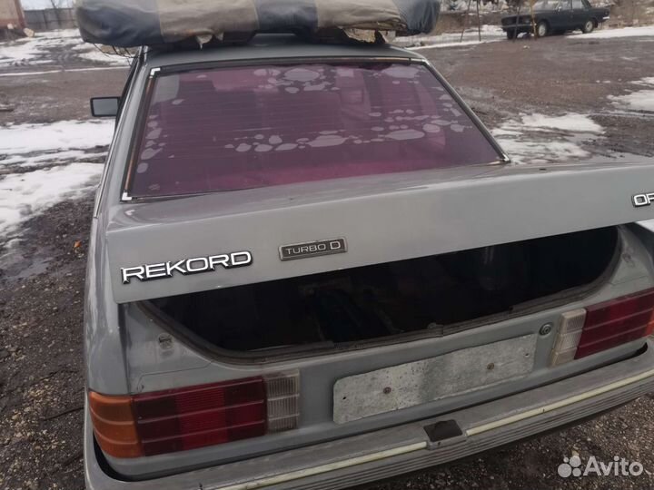 Запчасти на opel rekord