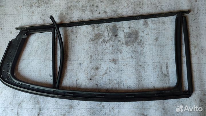 Молдинг двери задней правой VW Passat b6