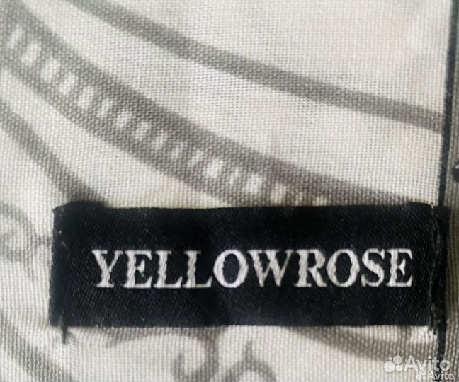 Платок женский молочного цвета с рисунком