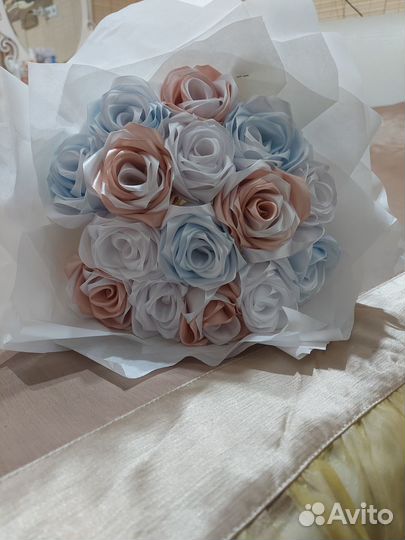 Розы из атласных лент