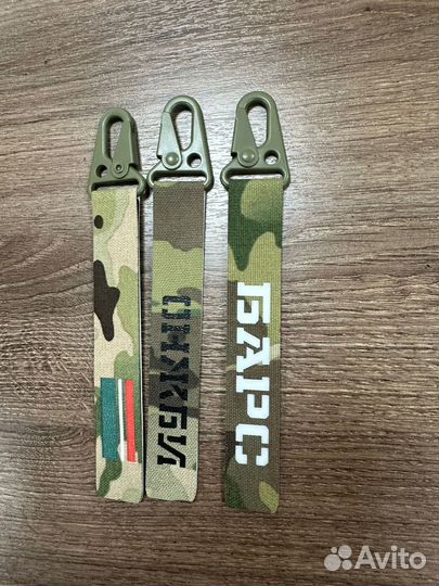 Брелки из мультикама тактическим карабином