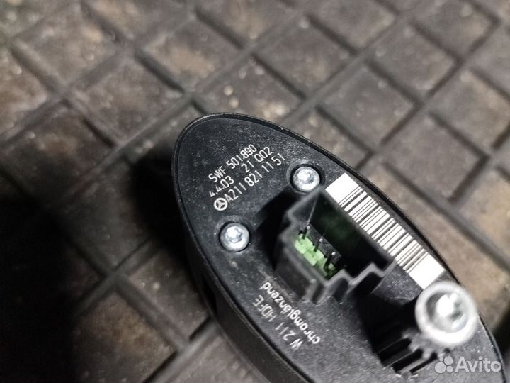 Мерседес W211 кнопка багажника