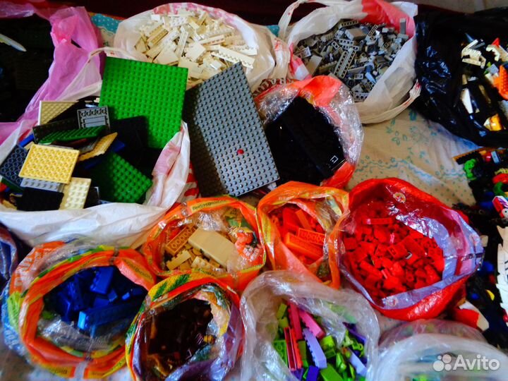 Лего россыпь 23 кг. (лего френдс)