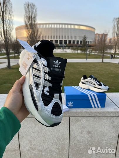 Кроссовки Adidas Ozmillen