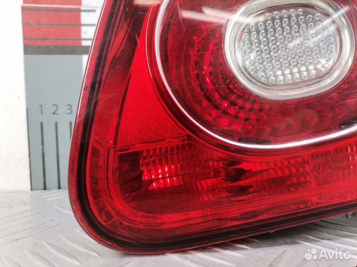 Фонарь крышки багажника правый Volkswagen Tiguan