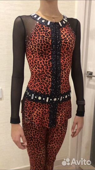 Спортивный костюм для фигурного катания