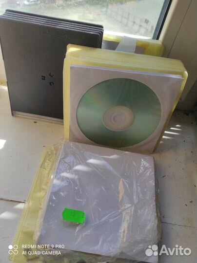 Компьютерные диски и конверты много, коробочк