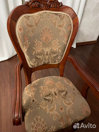 Шикарные стулья с чехлами