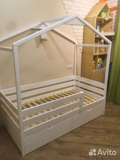Кровать домик