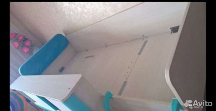 Детская кровать с письменным столом