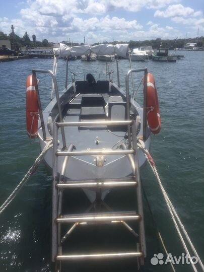 Продам моторную лодку