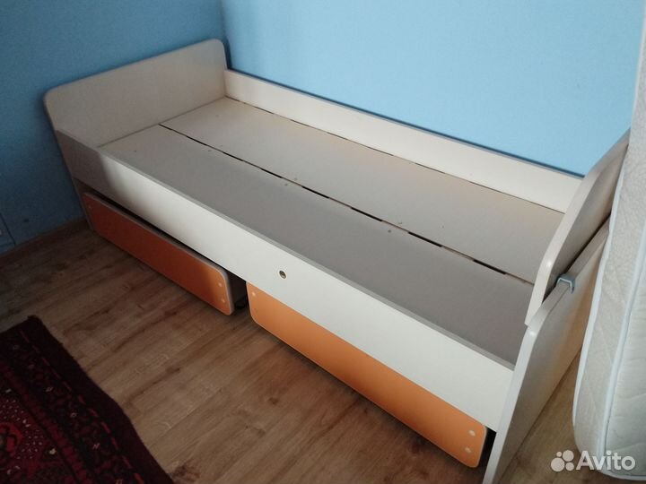 Детская кровать с матрасом