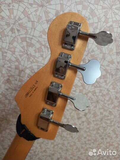 Бас гитара Squier Precision bass