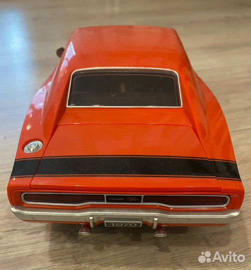 Коллекционная машинка на радиоуправлении