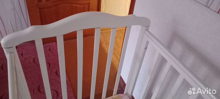 Детская кроватка с продольным маятником