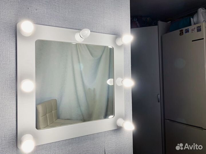 Гримерное зеркало с подсветкой
