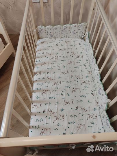 Детская кроватка с маятником и ящиком