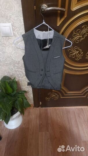 Школьный костюм для мальчика 122 серый
