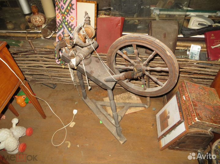 Антикварная деревенская утварь Прялки Ступы Сани