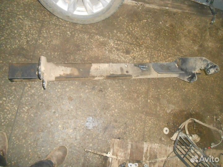 Усилитель заднего бампера (Toyota Hilux)