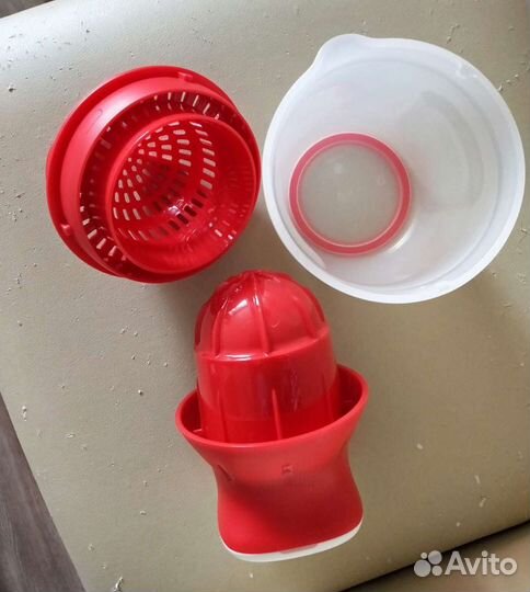 Новые кастрюля и соковыж.