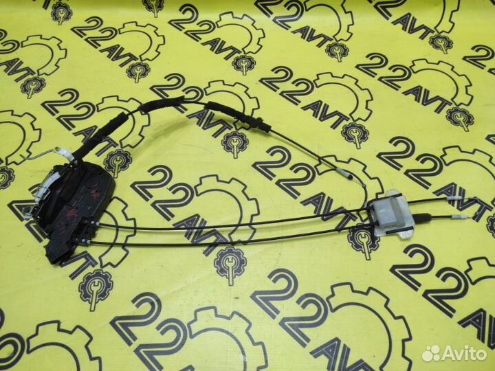 Замок двери передний правый Nissan Serena NC25