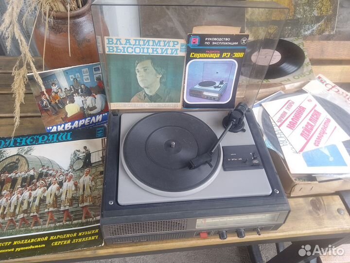 Проигрыватель виниловых пластинок СССР