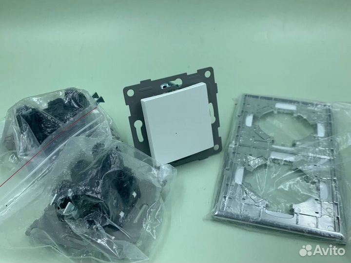 23918 Настенный переключатель